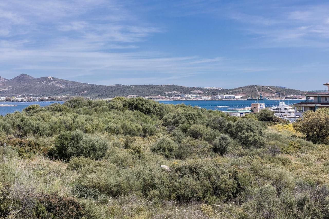 Homey Experience - Navy Sea View Apartments Olbia Exterior foto